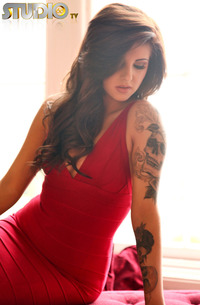 Sexy Tattooed Milf Courtney Tugwell